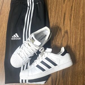 Black & White Shell Toe Adidas Men’s Size 9
Women's size 10.5